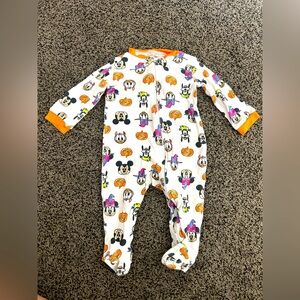 ❤️4 for‎ $25❤️ Disney Halloween sleeper size 6/9 Months